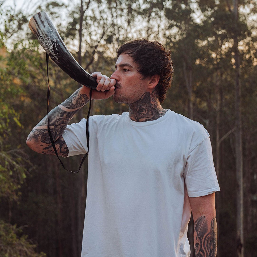 BLOWING HORNS – Modern Viking